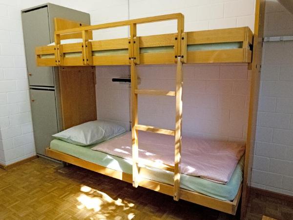 Luzern Youth Hostel : photo 4 de la chambre chambre quadruple avec salle de bains commune