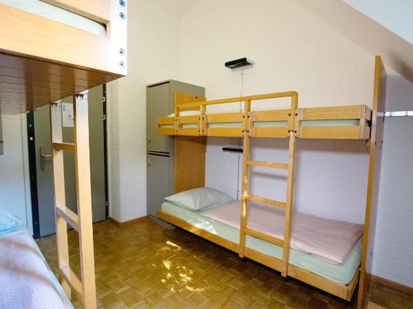 Luzern Youth Hostel : photo 5 de la chambre chambre quadruple avec salle de bains commune