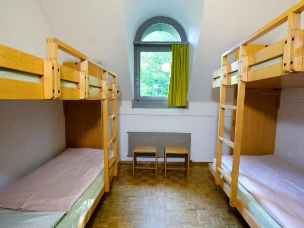 Luzern Youth Hostel : photo 2 de la chambre chambre quadruple avec salle de bains commune