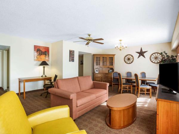 La Quinta Inn by Wyndham Austin Capitol / Downtown : photo 3 de la chambre appartement non-fumeurs - vue sur ville