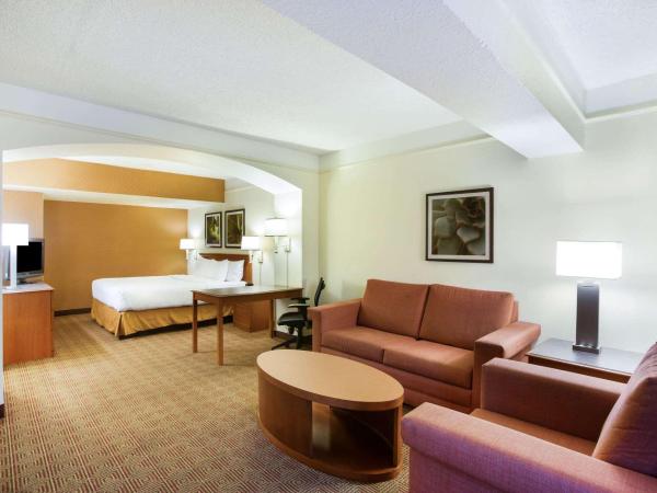 La Quinta Inn by Wyndham Austin Capitol / Downtown : photo 3 de la chambre suite lit king-size – non-fumeurs