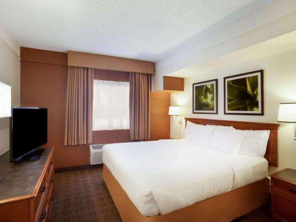 La Quinta Inn by Wyndham Austin Capitol / Downtown : photo 3 de la chambre chambre lit king-size