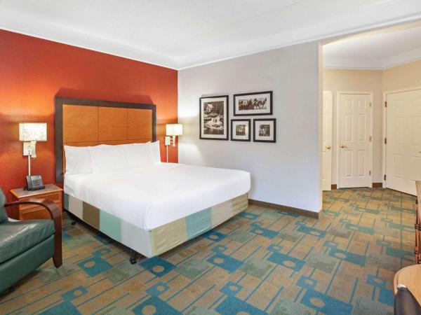 La Quinta by Wyndham Houston Galleria Area : photo 4 de la chambre chambre lit king-size - accessible aux personnes à mobilité réduite et malentendantes - non-fumeurs