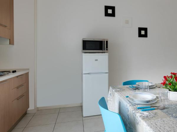 Residence Acqua Suite Marina : photo 2 de la chambre appartement avec balcon