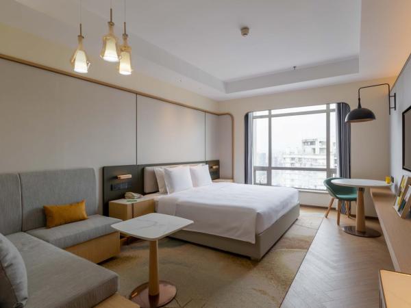 Holiday Inn Chongqing Guanyinqiao, an IHG Hotel : photo 5 de la chambre chambre king standard avec vue sur ville