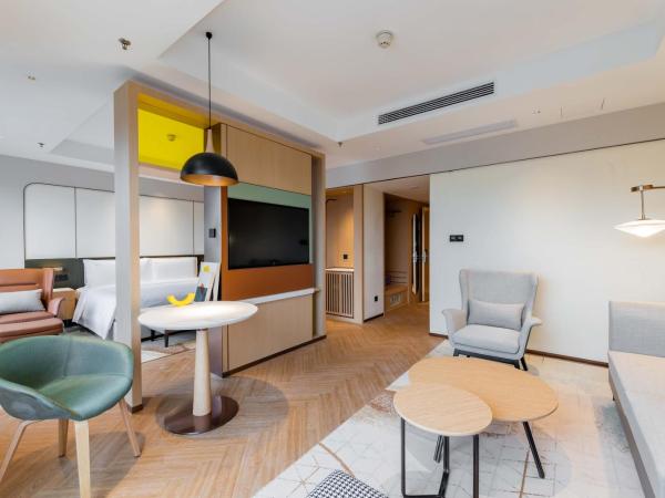 Holiday Inn Chongqing Guanyinqiao, an IHG Hotel : photo 2 de la chambre suite lit king-size