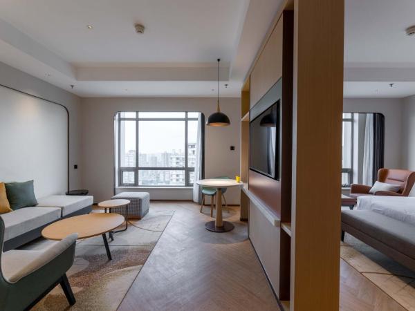 Holiday Inn Chongqing Guanyinqiao, an IHG Hotel : photo 3 de la chambre suite lit king-size