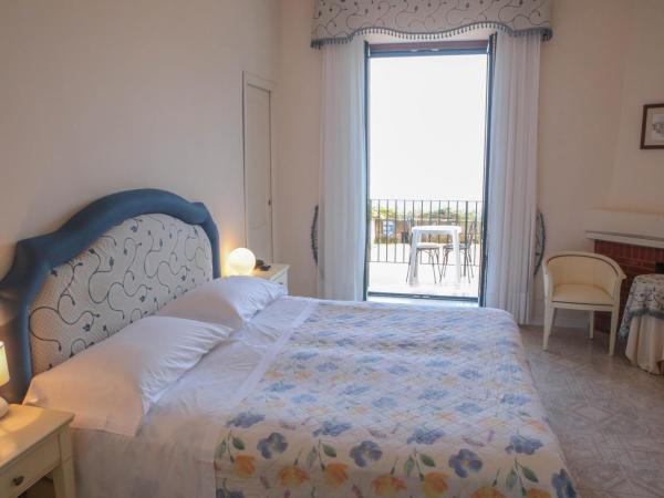 Hotel La Badia : photo 2 de la chambre chambre double ou lits jumeaux avec balcon