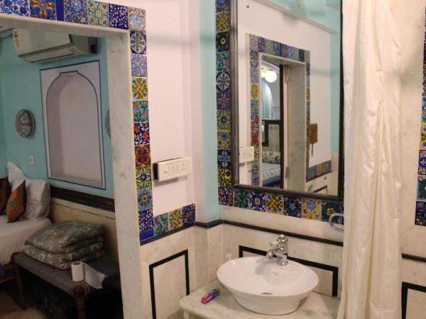 Jaipur Haveli : photo 4 de la chambre chambre triple avec salle de bains privative
