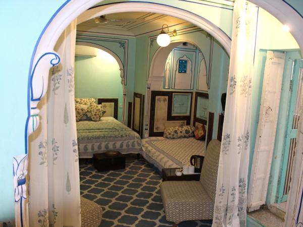 Jaipur Haveli : photo 7 de la chambre chambre triple avec salle de bains privative
