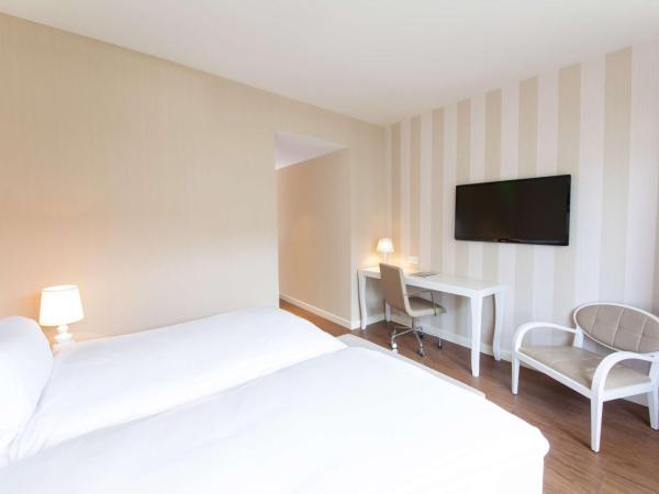 NH Geneva City : photo 9 de la chambre chambre double ou lits jumeaux standard