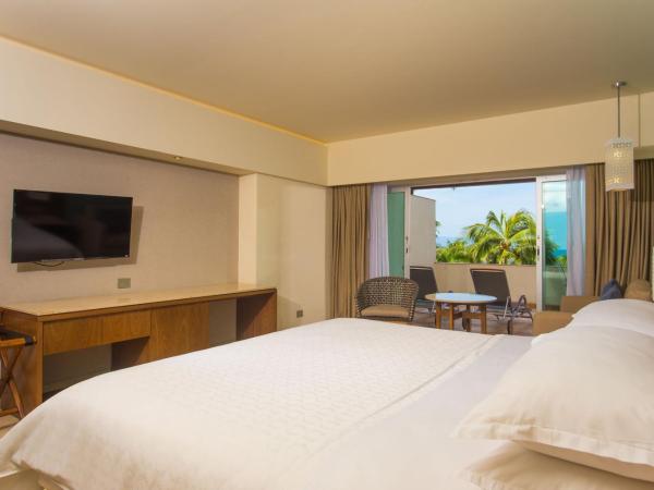 Sheraton Buganvilias Resort & Convention Center : photo 3 de la chambre chambre deluxe avec 1 lit king-size - vue sur jardin - rez-de-chaussée