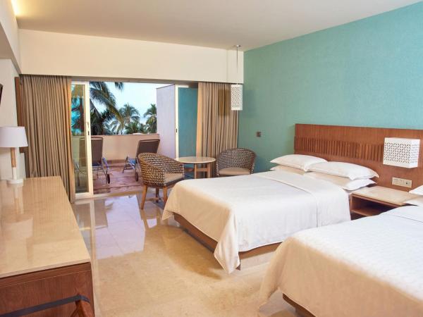 Sheraton Buganvilias Resort & Convention Center : photo 1 de la chambre chambre avec 2 lits doubles et balcon - vue sur jardin et terrasse bien exposée