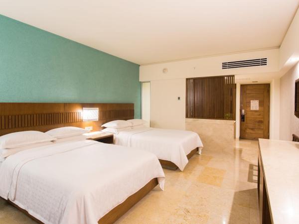 Sheraton Buganvilias Resort & Convention Center : photo 3 de la chambre chambre avec 2 lits doubles et balcon - vue sur jardin et terrasse bien exposée