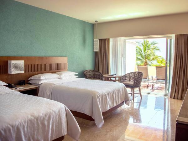 Sheraton Buganvilias Resort & Convention Center : photo 3 de la chambre chambre avec 2 lits doubles - vue sur terrasse et piscine - Étage inférieur