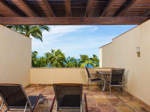 Sheraton Buganvilias Resort & Convention Center : photo 5 de la chambre chambre deluxe avec 1 lit king-size - vue sur jardin - rez-de-chaussée