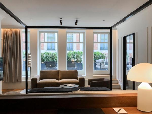 Kozmo Hotel Suites & Spa - Small Luxury Hotels of the World : photo 4 de la chambre suite junior avec terrasse et accès au spa