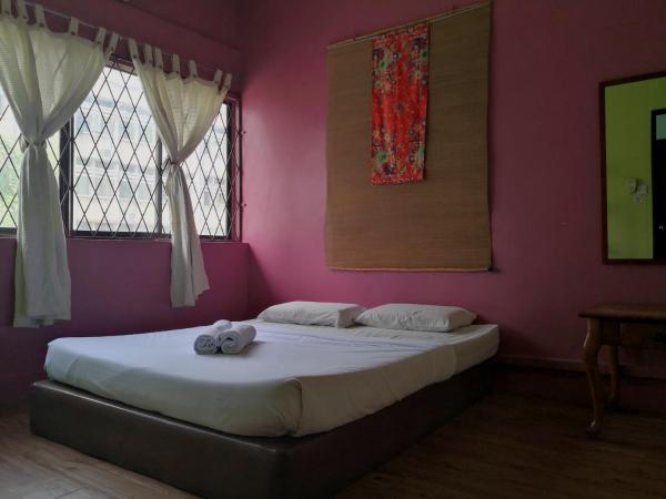 Akinabalu Youth Hostel : photo 4 de la chambre chambre double standard - vue sur ville