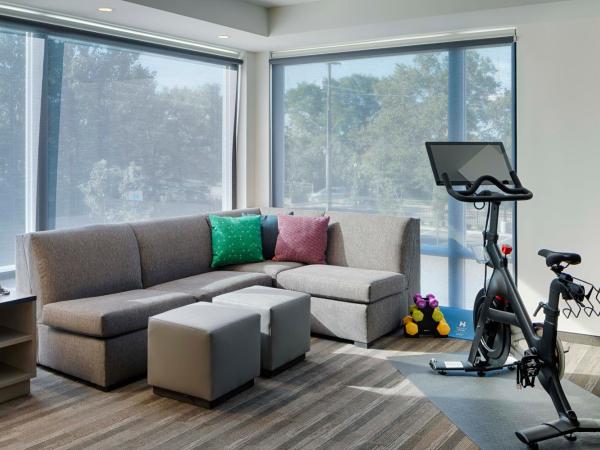 Hyatt House Columbus OSU Short North : photo 2 de la chambre fitness king studio suite with sofa bed