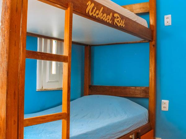 Books Hostel : photo 3 de la chambre lit simple dans dortoir mixte climatisé (4 adultes)