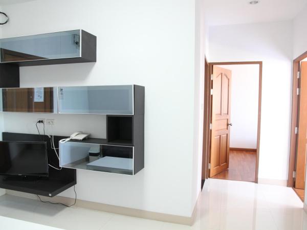 V-twin Donjan Service Apartment : photo 6 de la chambre chambre familiale