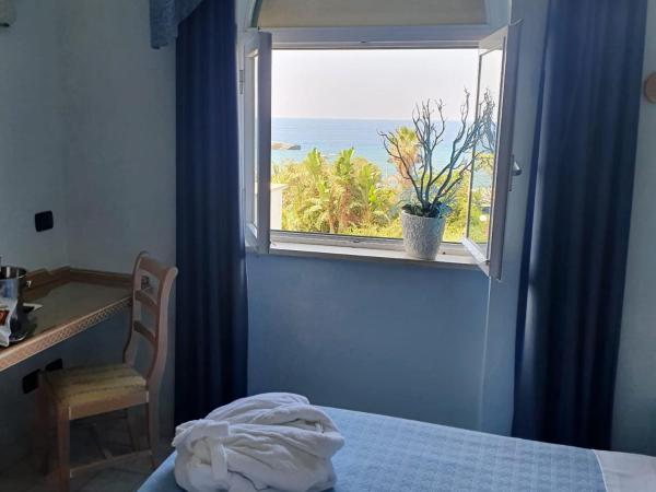 Hotel Punta Imperatore : photo 1 de la chambre chambre double - vue sur mer