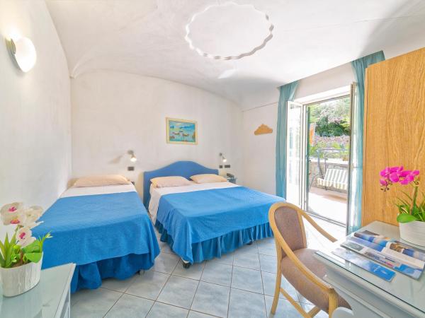 Hotel Punta Imperatore : photo 1 de la chambre chambre familiale