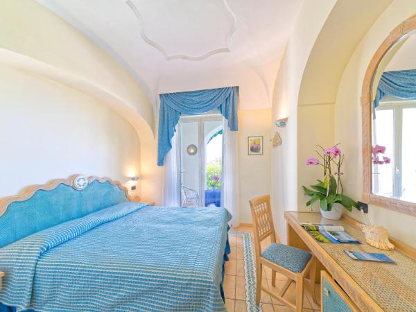 Hotel Punta Imperatore : photo 2 de la chambre chambre double ou lits jumeaux deluxe - vue sur mer