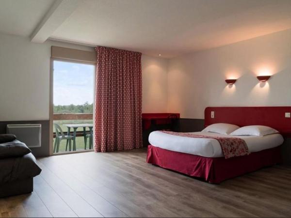 Logis Hôtel Restaurant La Vieille Ferme, Mâcon Nord : photo 1 de la chambre chambre familiale