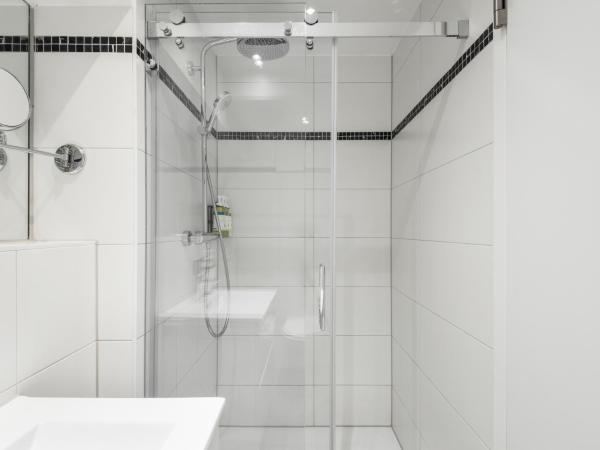 numa I Blau Apartments : photo 9 de la chambre large studio with kitchenette