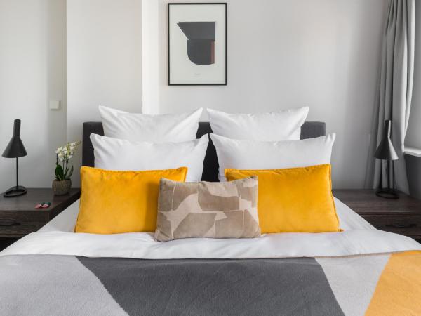 numa I Blau Apartments : photo 1 de la chambre large studio with kitchenette