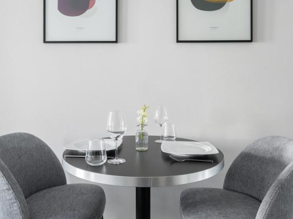 numa I Blau Apartments : photo 6 de la chambre large studio with kitchenette