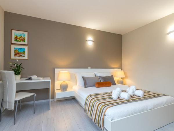 Apartment Complex Irena with Pool : photo 3 de la chambre appartement avec terrasse