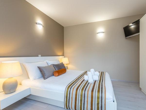 Apartment Complex Irena with Pool : photo 6 de la chambre appartement avec terrasse