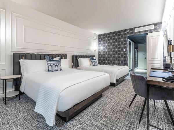 Le Capitole Hotel : photo 3 de la chambre chambre avec 2 grands lits queen-size 
