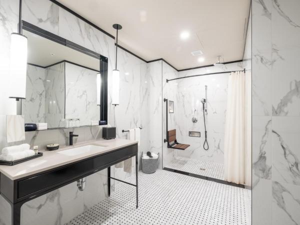 Le Capitole Hotel : photo 6 de la chambre suite deluxe avec lit king-size