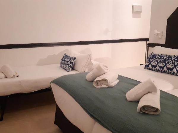 Hostal Hom Museo : photo 3 de la chambre chambre triple