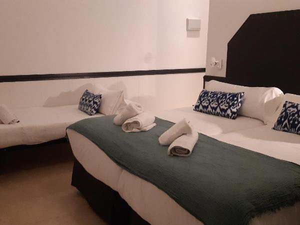 Hostal Hom Museo : photo 4 de la chambre chambre triple