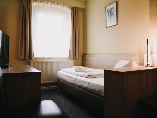 Hotel-Pension ODIN : photo 2 de la chambre chambre simple avec salle de bains privative