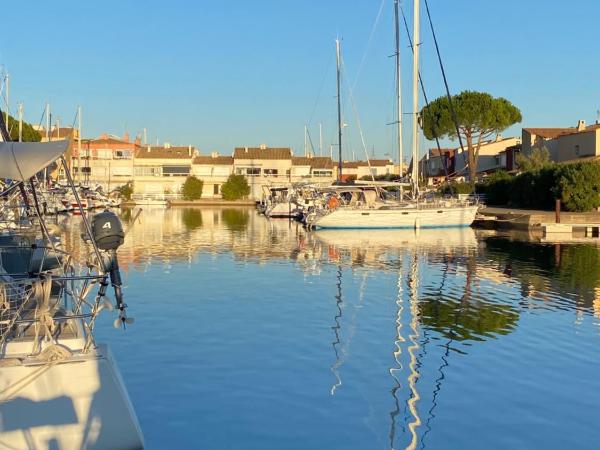 Voilier hébergement atypique & Navigation : photo 9 de la chambre mobile home