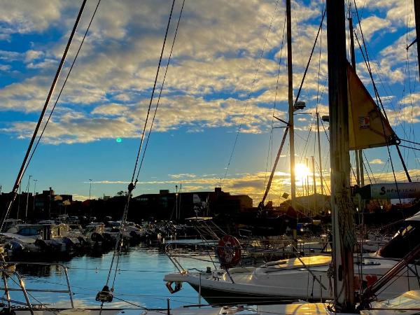 Voilier hébergement atypique & Navigation : photo 10 de la chambre mobile home