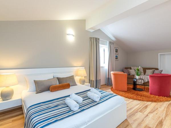 Apartment Complex Irena with Pool : photo 2 de la chambre appartement avec balcon