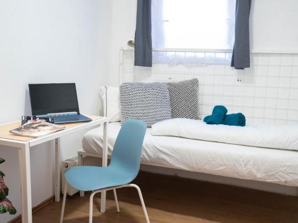 WOW City Hostel : photo 4 de la chambre chambre simple avec salle de bains 