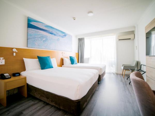 Novotel Cairns Oasis Resort : photo 5 de la chambre chambre standard avec 2 lits doubles et vue sur la piscine