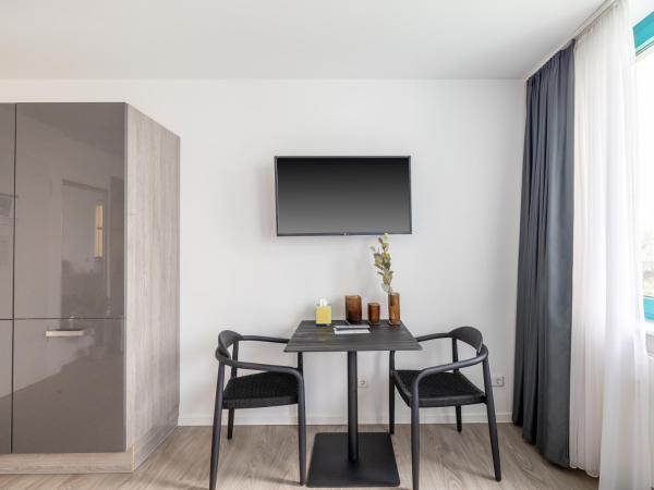 limehome Köln Friesenplatz - Digital Access : photo 3 de la chambre suite m with courtyard view