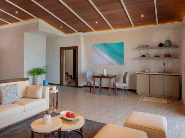 Anantara World Islands Dubai Resort : photo 4 de la chambre suite deluxe avec piscine sur la plage