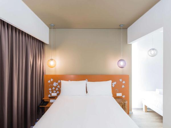 Ibis Styles Lisboa Centro Marquês de Pombal : photo 1 de la chambre chambre supérieure avec 1 lit queen-size et 1 lit simple 