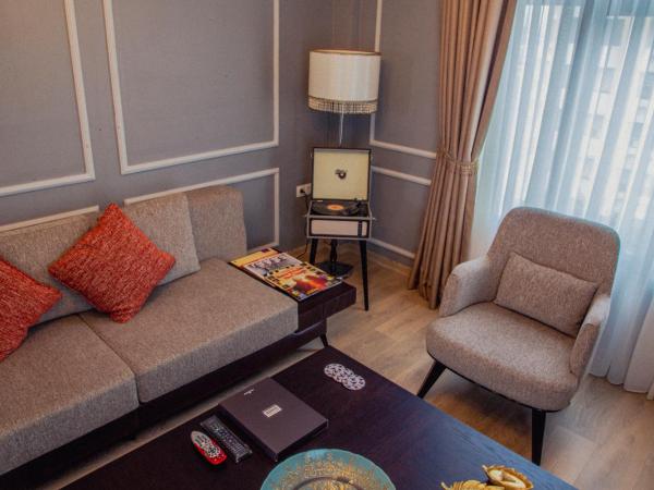 ATLAS OTELİ : photo 2 de la chambre suite lit king-size