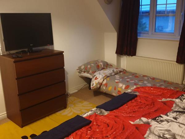 Queens Rooms, a Perfect Stay, Next to Shopping Parks and Central Manchester : photo 5 de la chambre chambre familiale deluxe