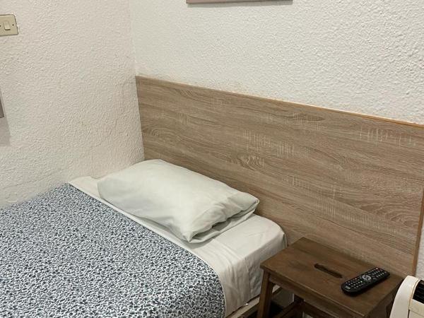 Pensión Fortea : photo 1 de la chambre chambre simple avec salle de bains commune